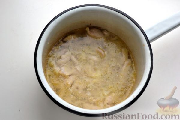 Куриный суп с брокколи, рисом, кукурузой и молоком