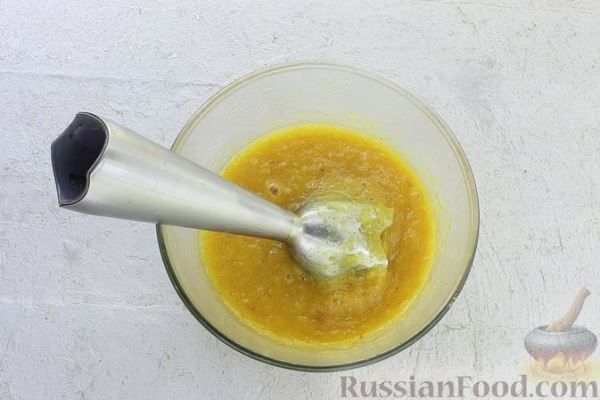 Сметанно-сливочный десерт с маком и соусом из кураги